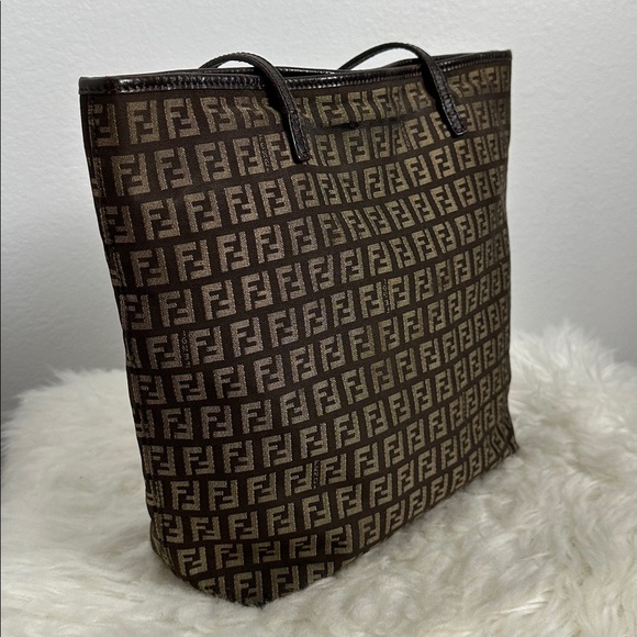 💯 Authentic Fendi Monogram Brown Tote Bag🍀 - Picture 14 of 16